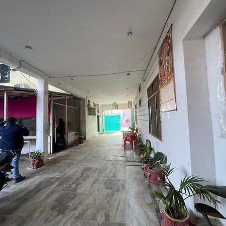 ホテル Shree Krishna Garden Jhusi エクステリア 写真