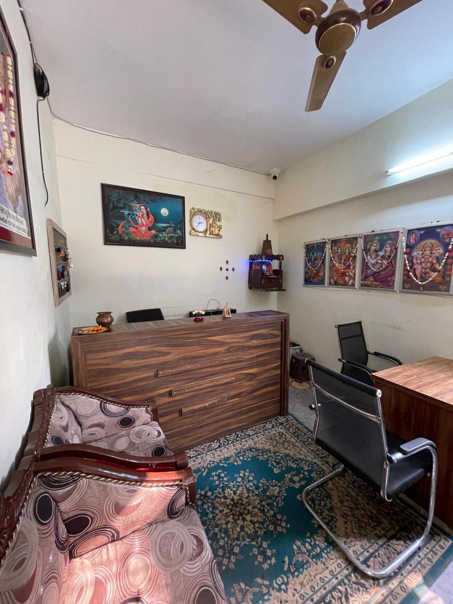ホテル Shree Krishna Garden Jhusi エクステリア 写真