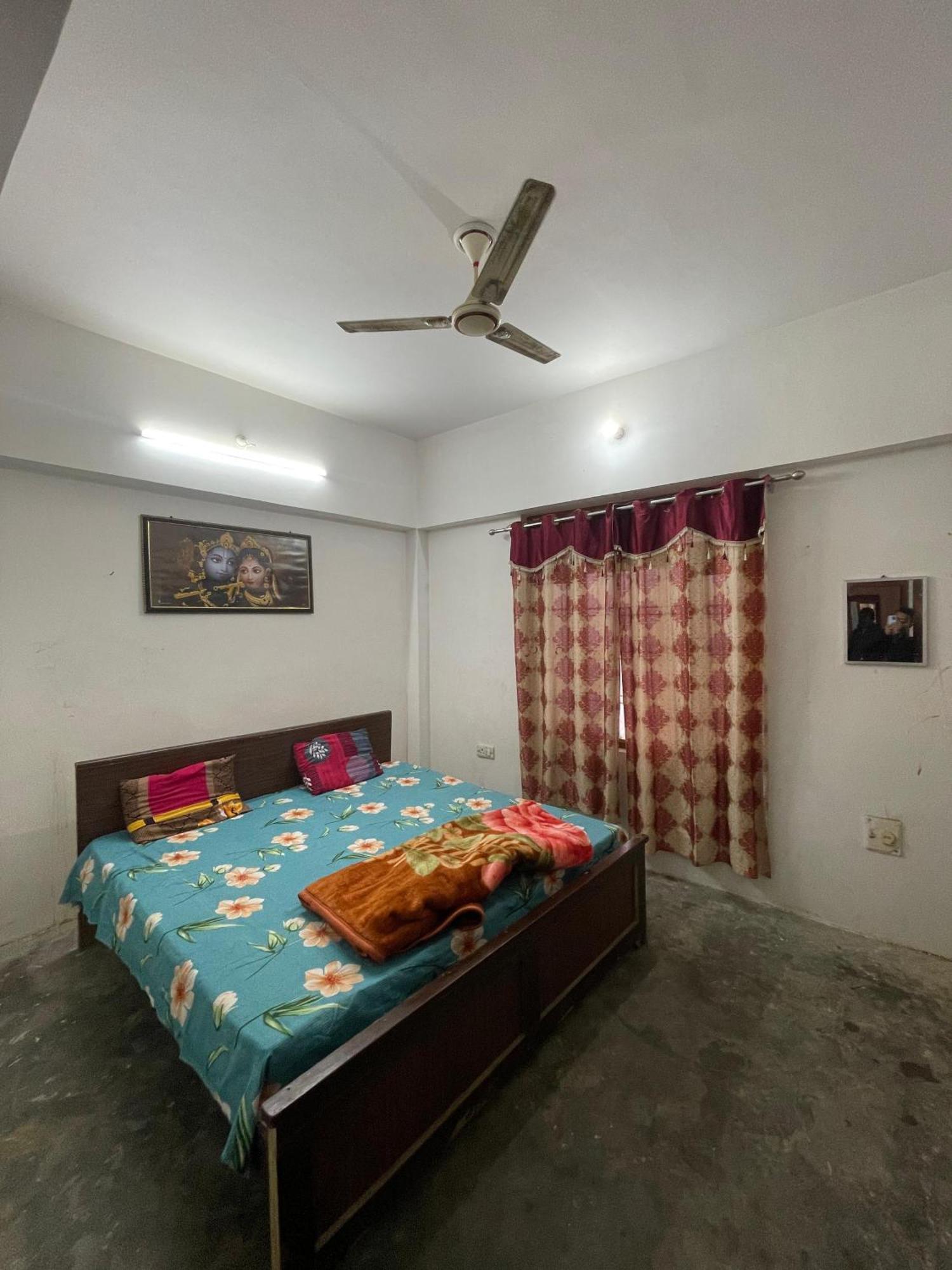 ホテル Shree Krishna Garden Jhusi エクステリア 写真