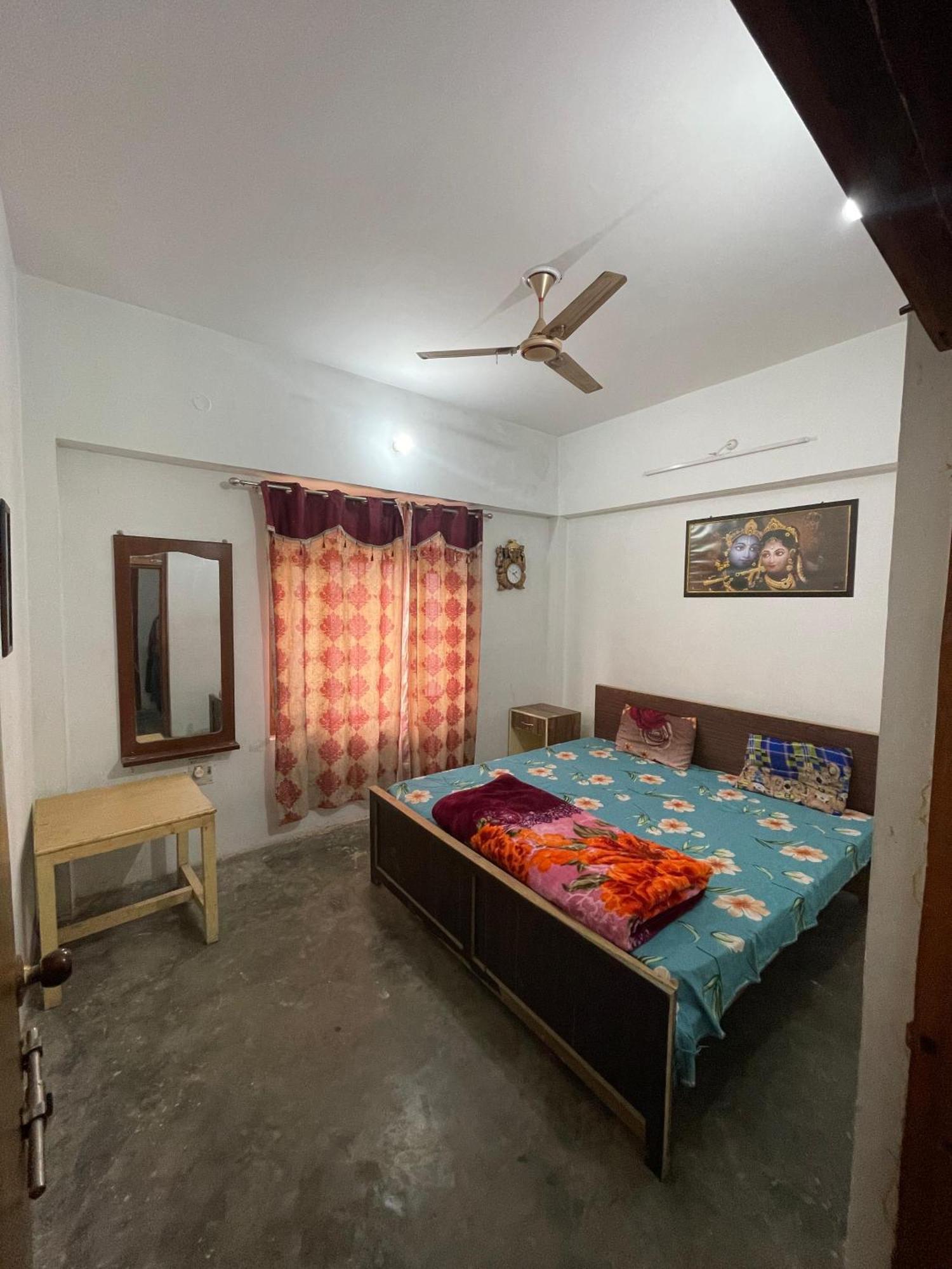 ホテル Shree Krishna Garden Jhusi エクステリア 写真