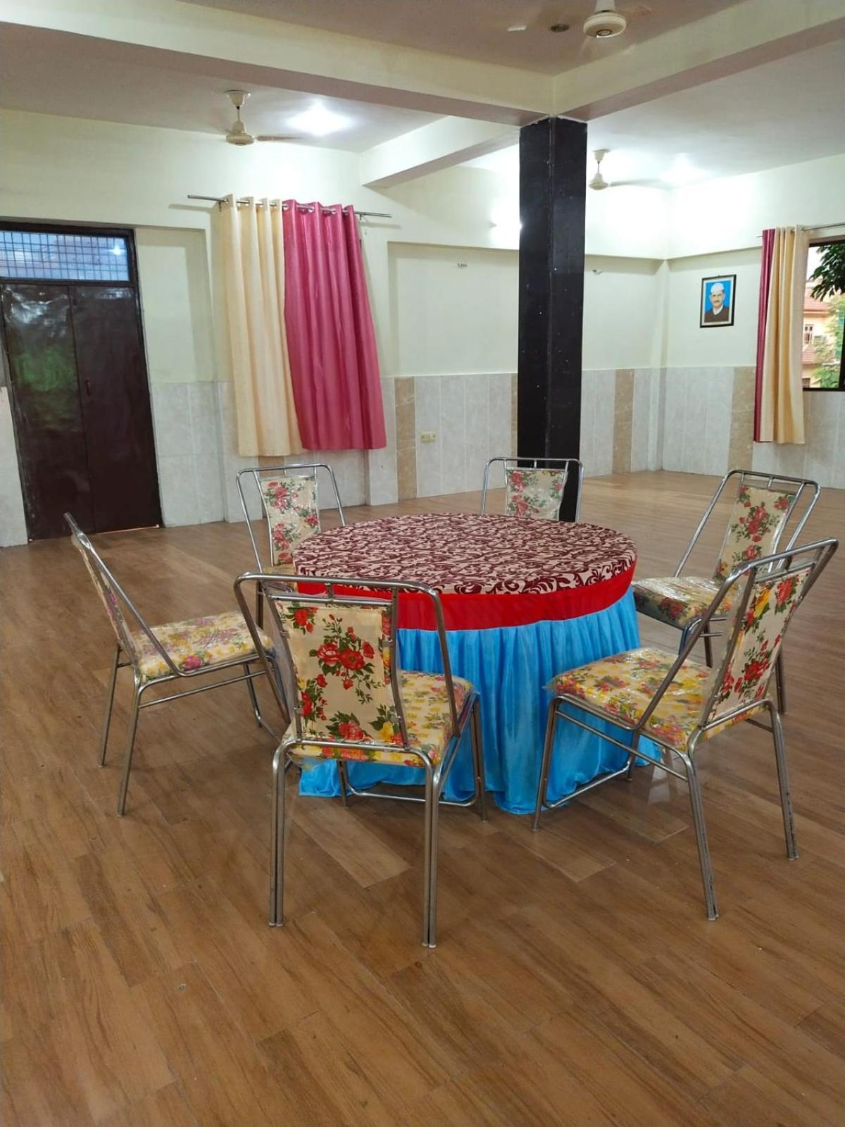 ホテル Shree Krishna Garden Jhusi エクステリア 写真