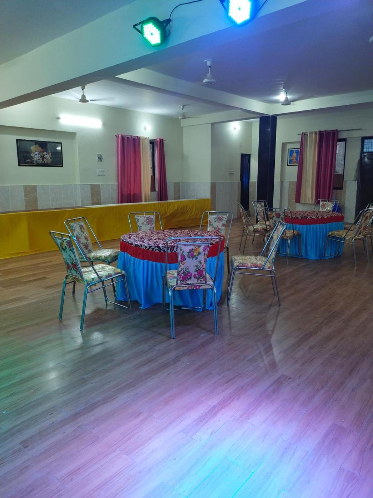 ホテル Shree Krishna Garden Jhusi エクステリア 写真