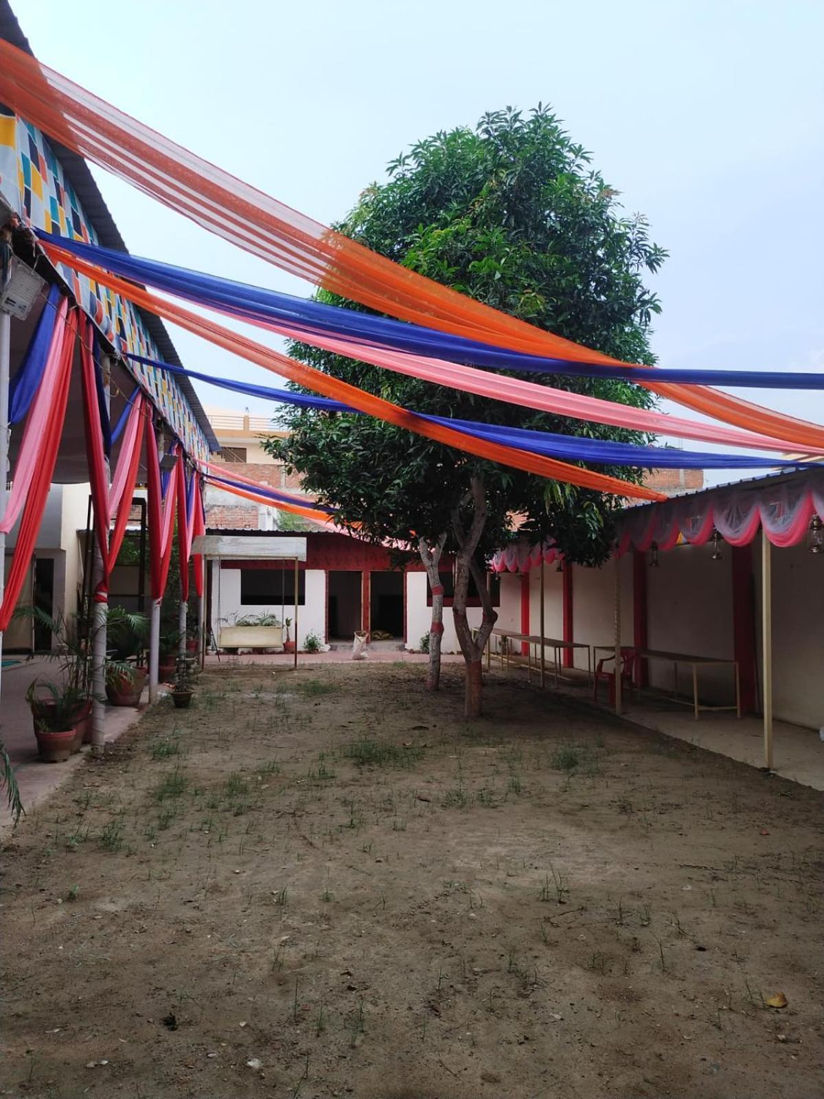 ホテル Shree Krishna Garden Jhusi エクステリア 写真